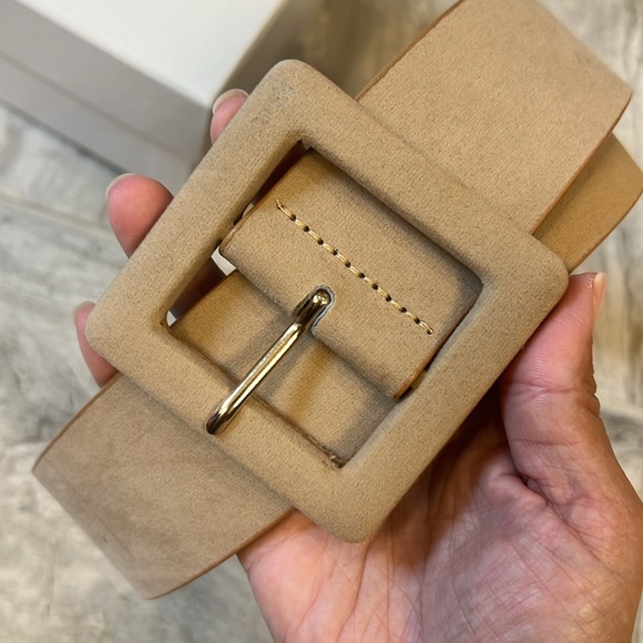 Lovers and Friends Belt - Picture 2 of 3